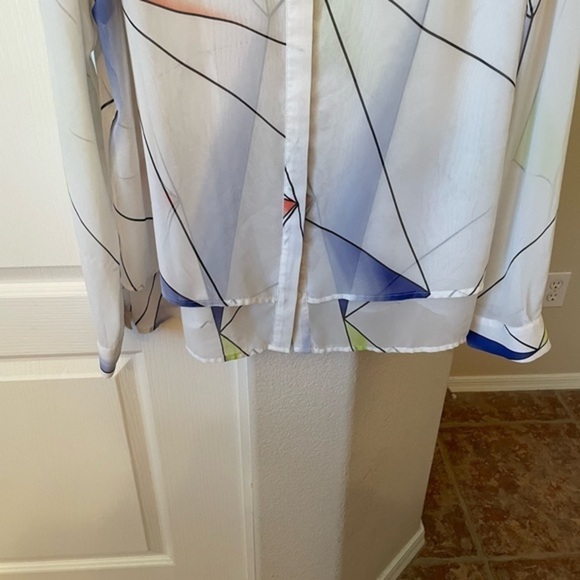 Abstract print button up blouse - Picture 5 of 5